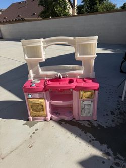 Play kitchen