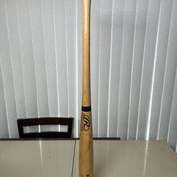 Rawlings Adirondack Pro Big Stick Professional Model 232 Wood Bat 32in 30 oz. Used with normal sign of usage. 