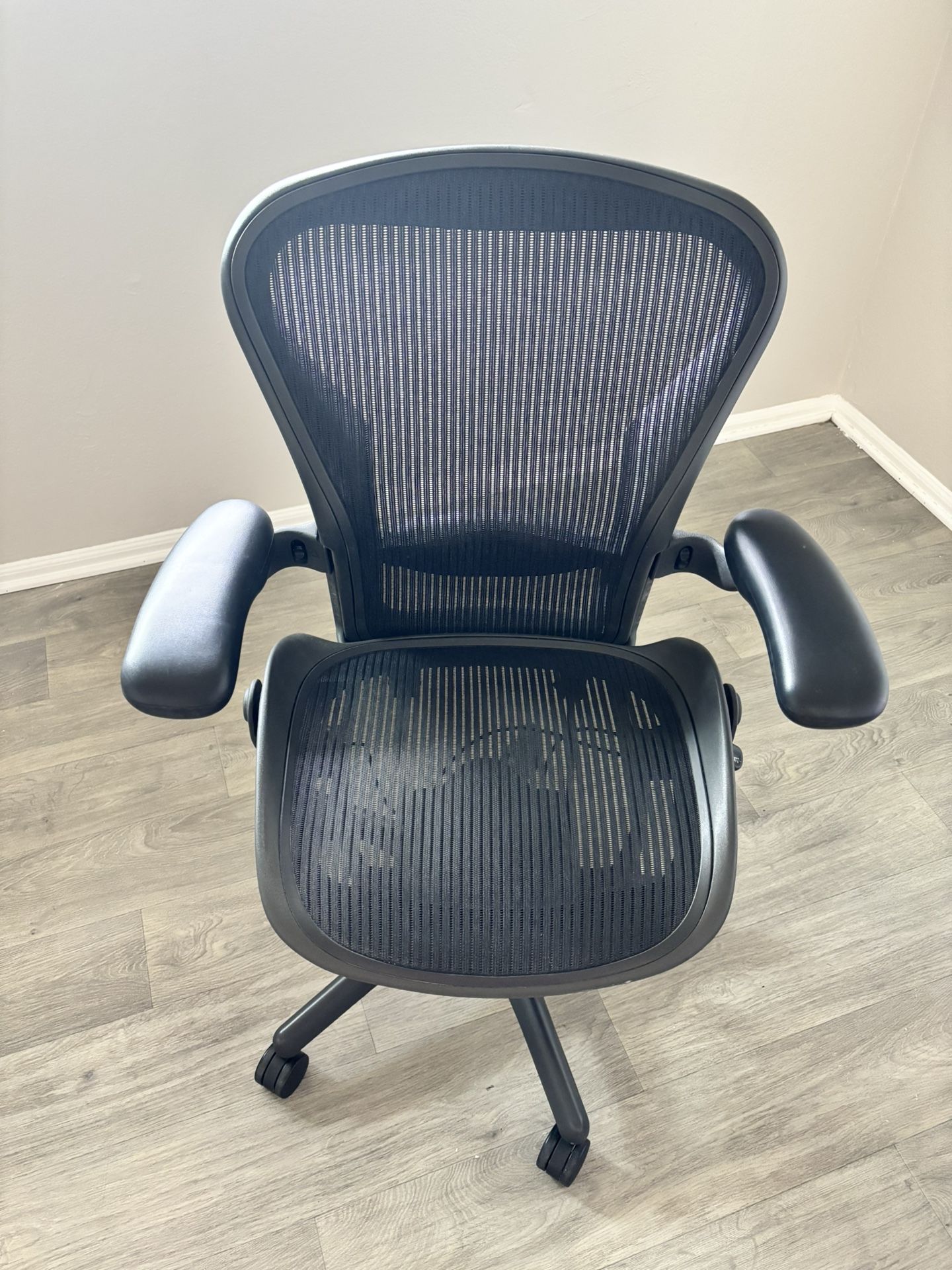 Herman Miller Aeron Size B Great Condition!!