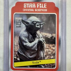 1980 Topps Empire Strikes Back Series 1 Yoda  Card #9 RC  Pure Silver Grain 