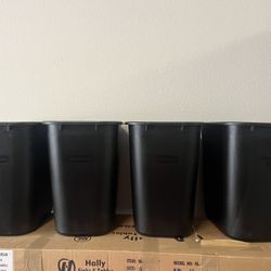 Set of 4 Rubbermaid Commercial Trash Cans - Great Condition