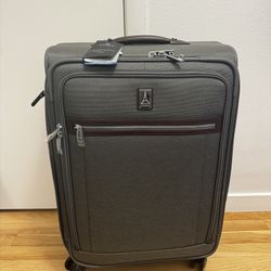 Travelpro Platinum Elite Medium Check-In Spinner