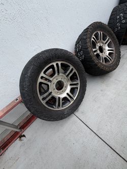 A venta Rines y llantas  Originales de  Ford F-350 Platinum
