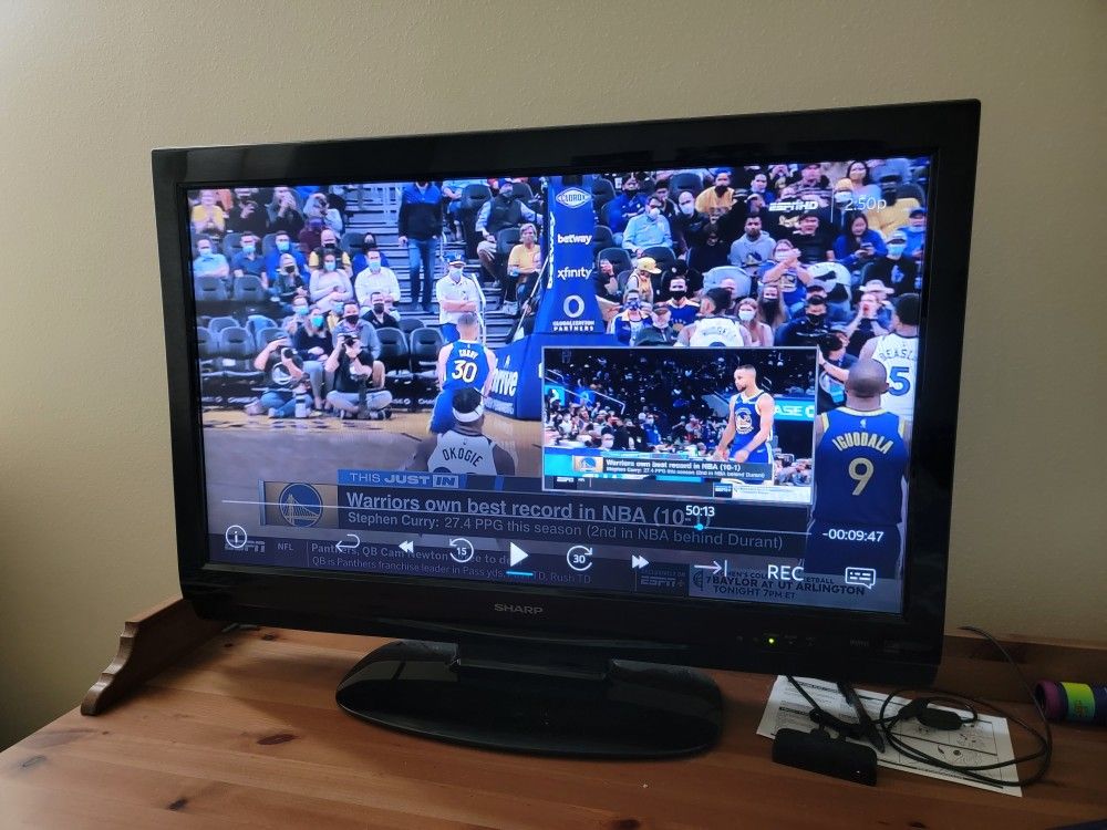 Sharp 32" With HD ROKU and Remote