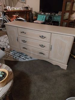 BEDROOM DRESSER