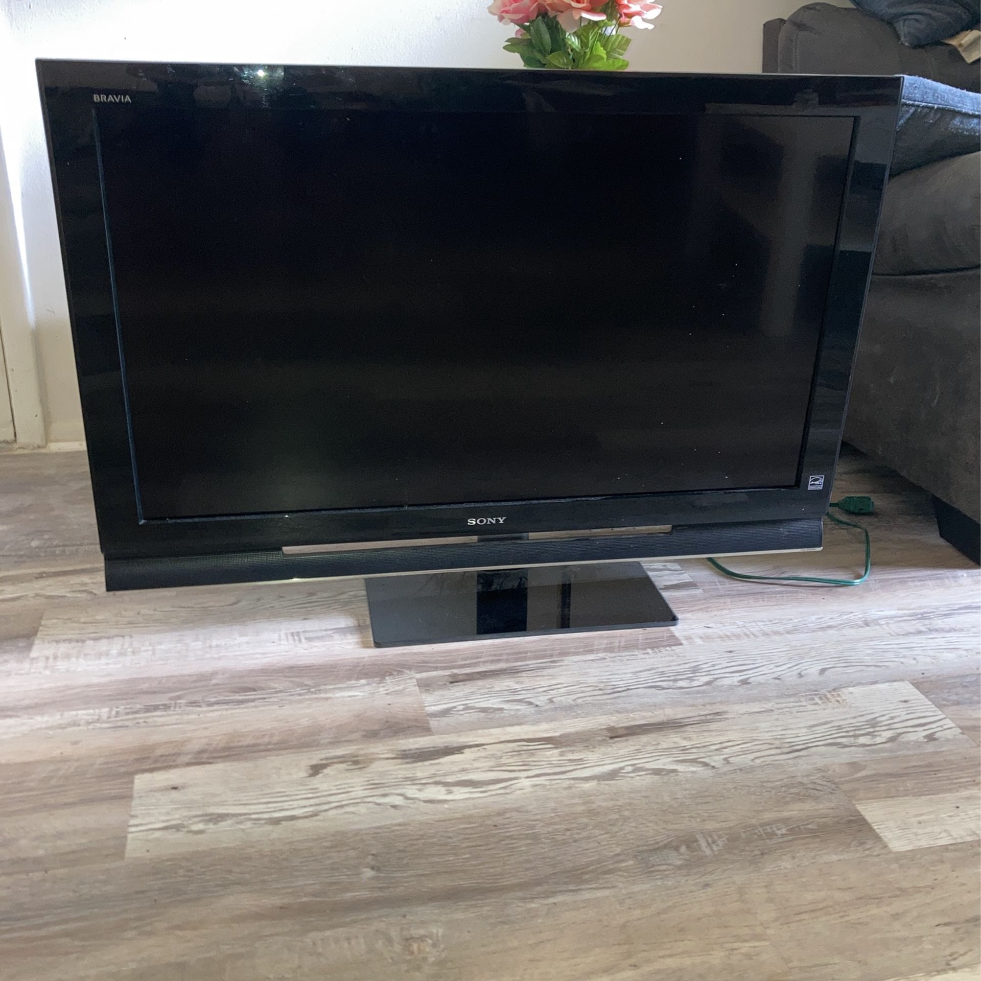 Broken Sony Television 41’ Inch