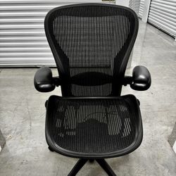 Herman Miller Aeron Size C Fully Loaded Office Chair