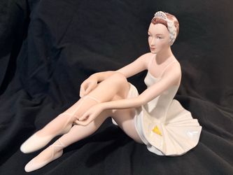 Vintage Royal Dux Bohemia Porcelain Ballerina Figurine – Seated Dancer Designed by V. David #22220
