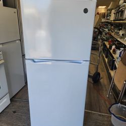 GE Refrigerator 59Hx24Wx27D