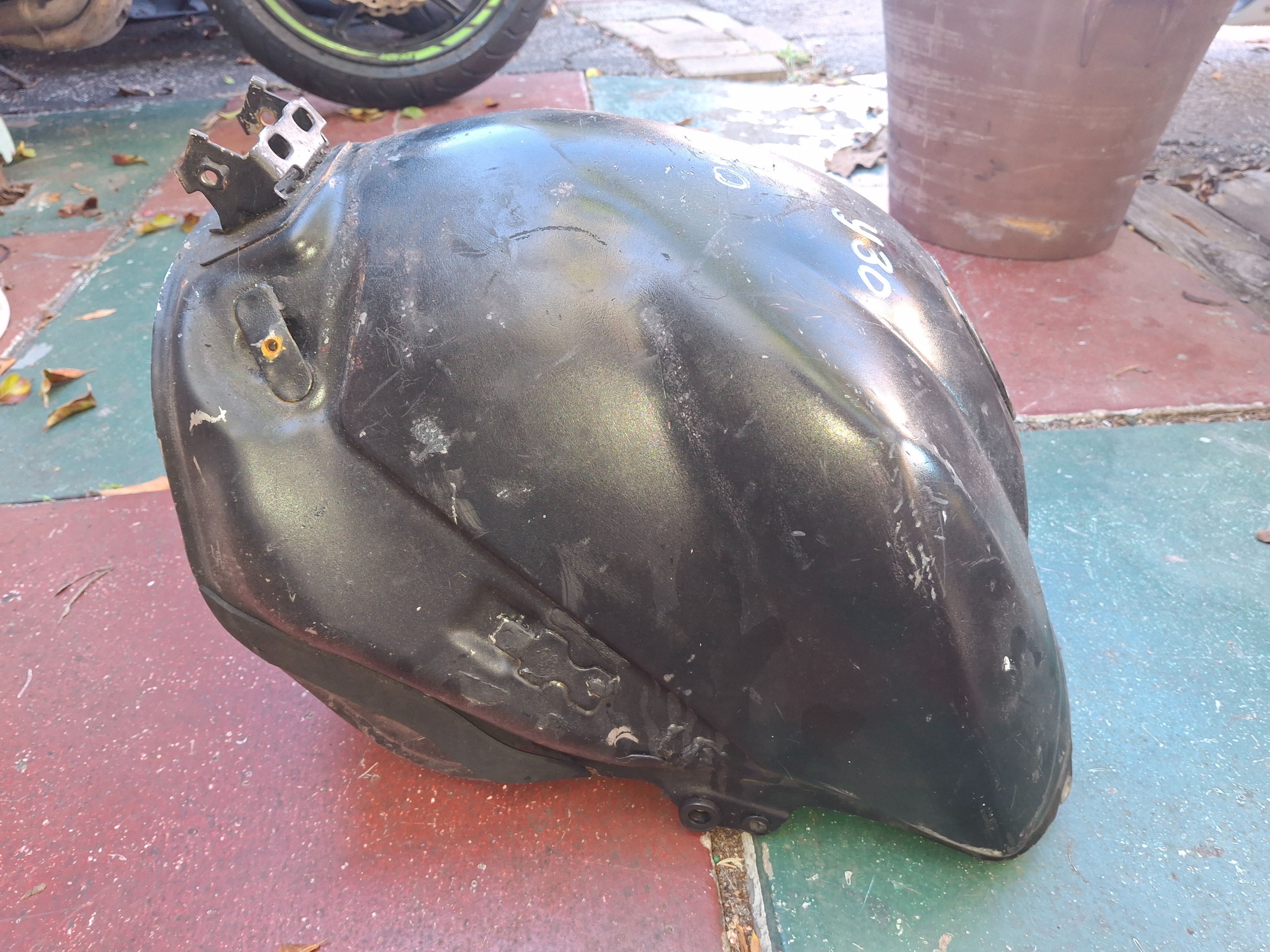 04-06 Yamaha R1 Gas Tank Fuel petrol Cell 2004 2005 2006 YZF1000