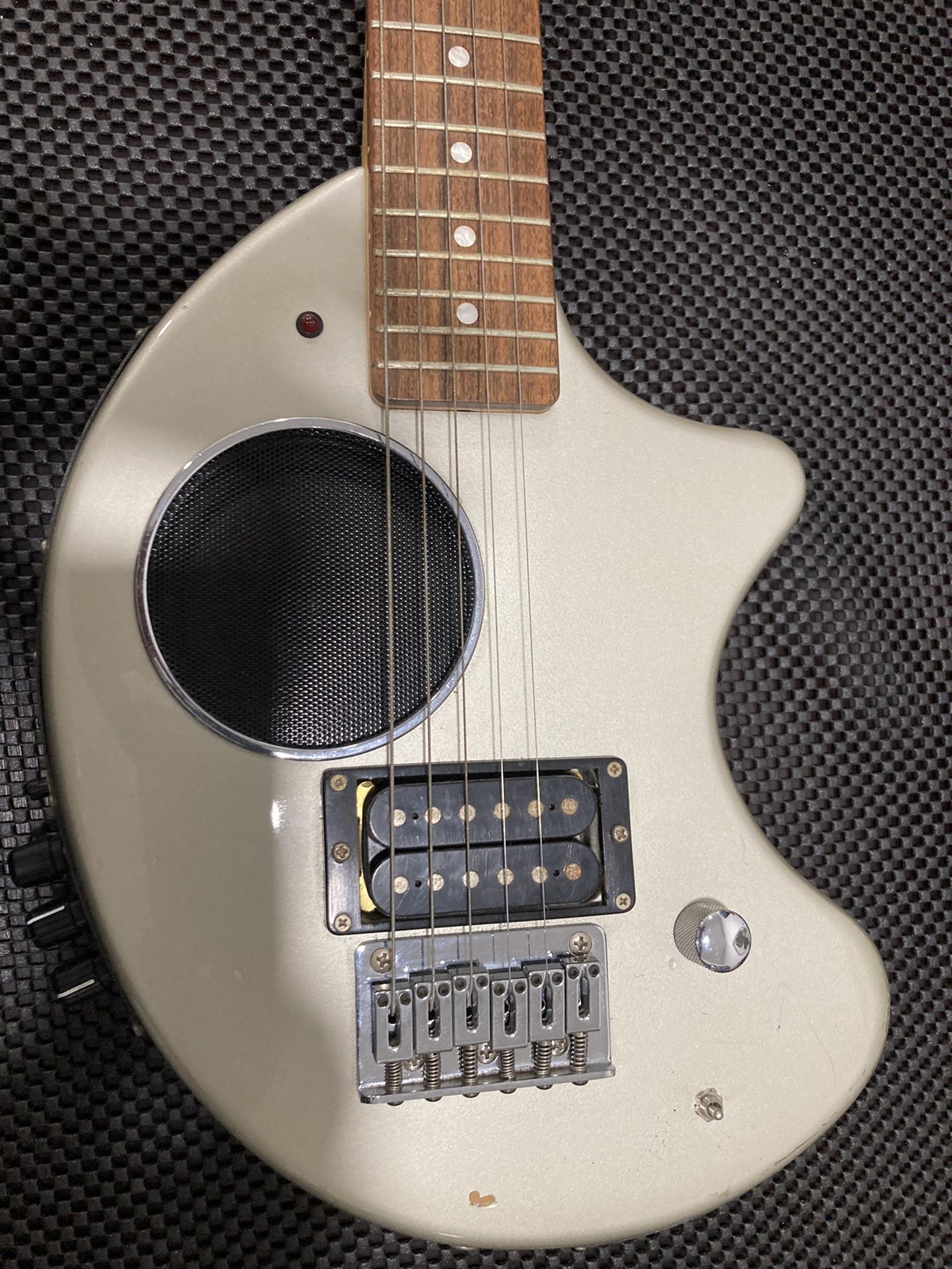 Fernandez Electric Guitar  with Digital Effects Processor 