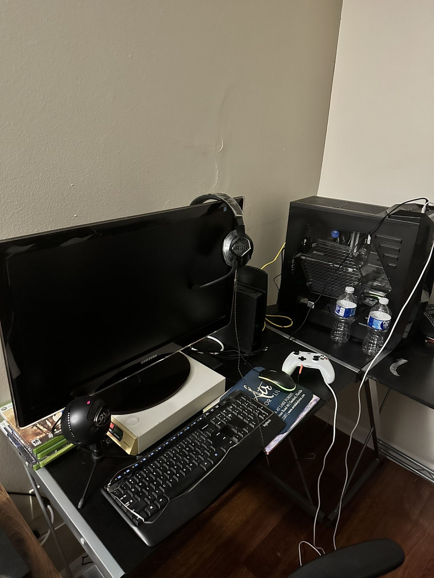 Gaming Pc; keyboard, Mouse, And Monitor Bundle