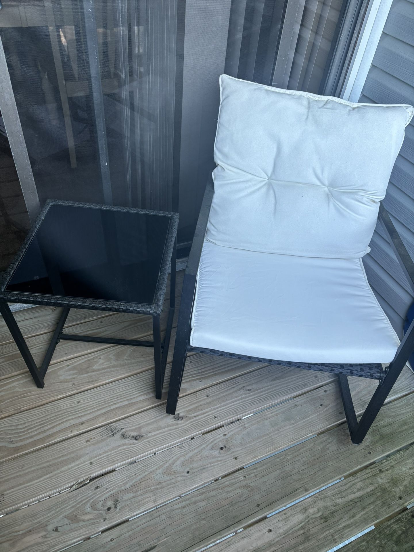 2 Outdoor Patio Chairs / rockers & Table Set