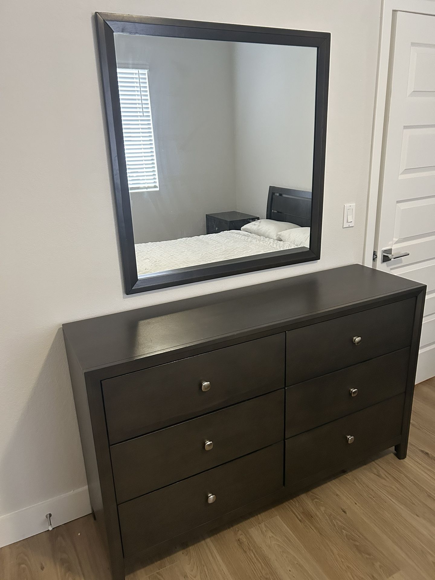 Queen size bedroom set with dresser mirror, and two nightstands