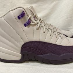 JORDAN 12 Retro, size 9Y