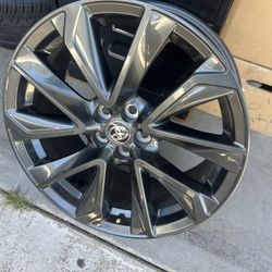 Single Toyota Corolla Rim 18” Oem ( One 1 Wheel Only )( Solamente Un 1 Rin ) New Condition 