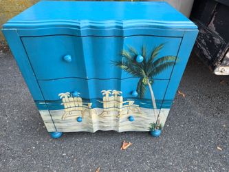 FREE Child dresser 3 drawers West Seattle