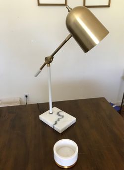 Threshold desk lamp