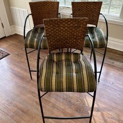 Set of 3 Counter Stools w/Detachable Cushions in Good Condition 18”w x 24”sh x 37”h. Smoke free household.