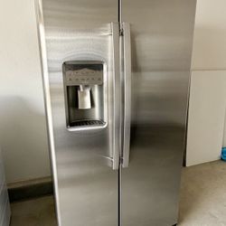GE Refrigerator 