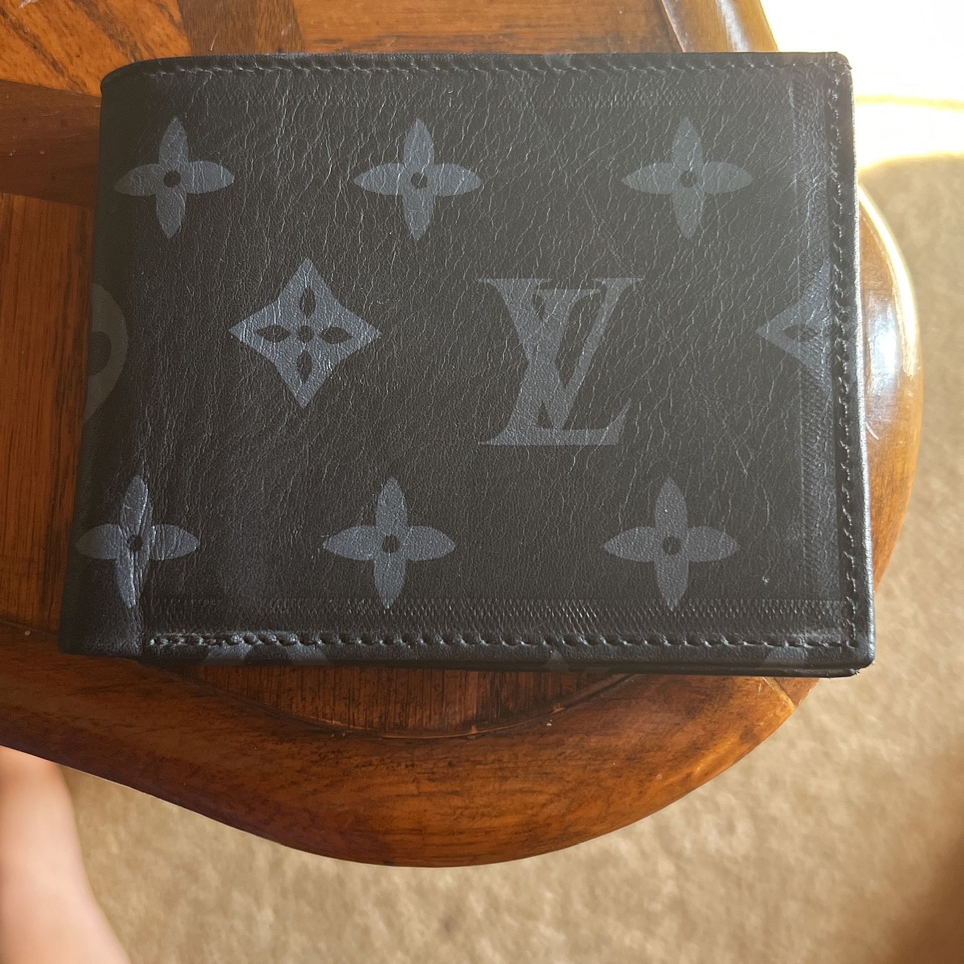 Louis Vuitton Wallet for Sale in Sanger, CA - OfferUp
