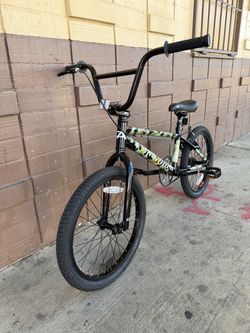 2025 Free Agent Eluder bicycle in Black Camo
