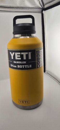 Yeti 64 Oz Rambler Bottle with Chug Cap- Alpine Yellow