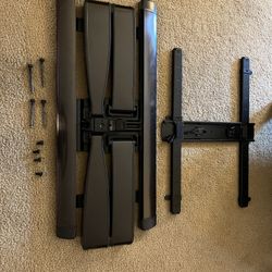 SANUS Elite - Advanced Full-Motion TV Wall Mount