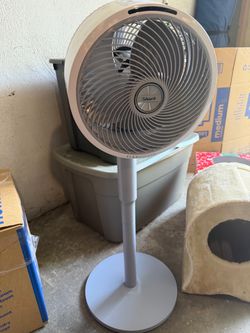 Shark pedestal fan w/mist attachments