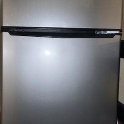 Galanz mini fridge with fridge 