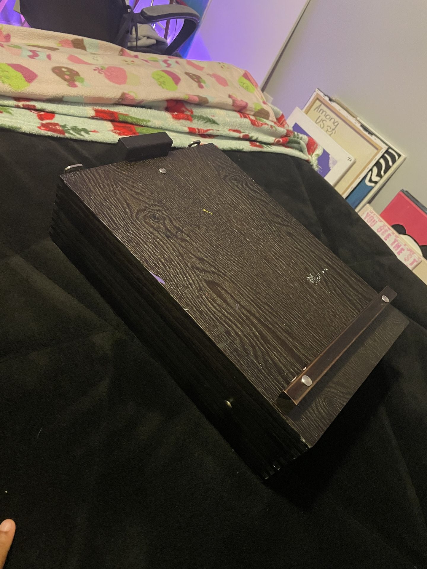 Stationed canvas holder and carrier