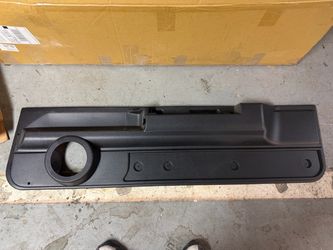 G body door panel with speaker hole