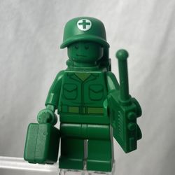 Lego Minifigure toy002 Green Army Man Medic with Backpack 2010 Toy Story / Disney (Rare Collectors Item!)