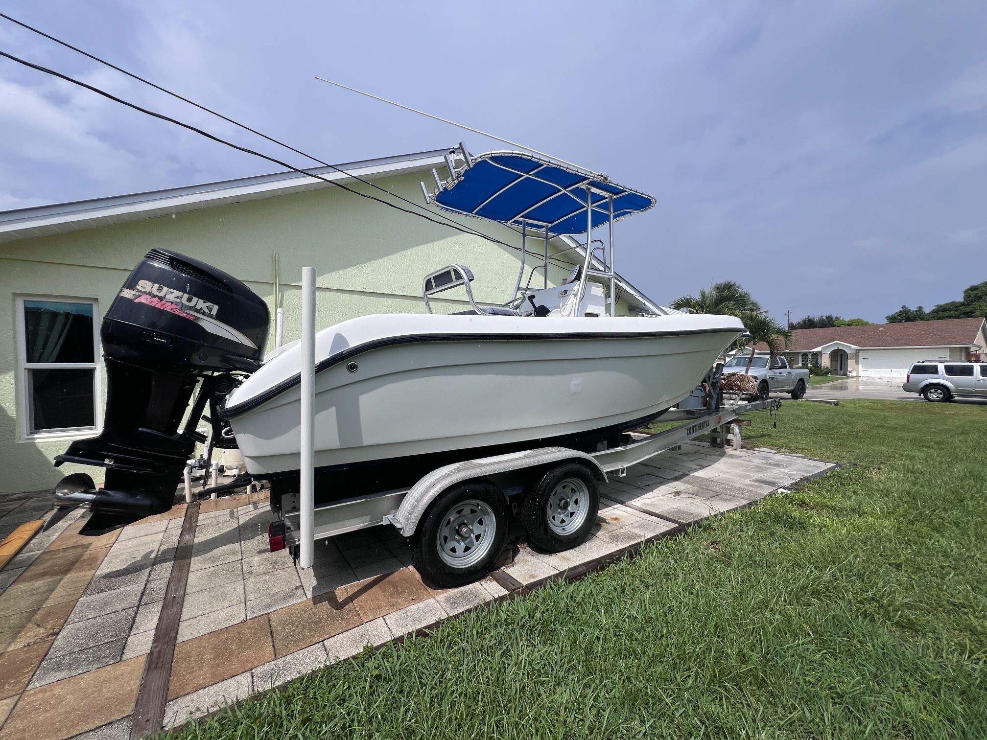 2000 Cobia Center Console