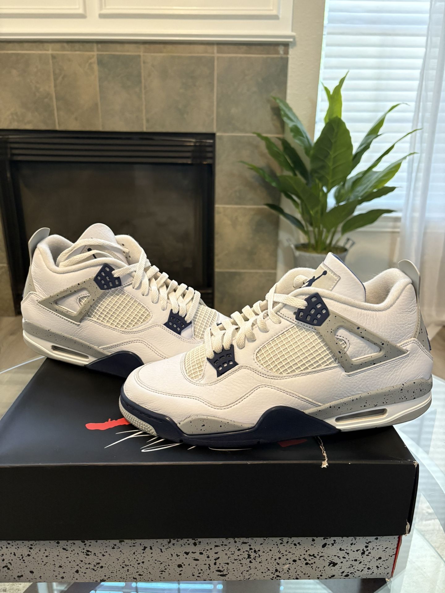 Size 11.5 Jordan 4 ‘Midnight navy’