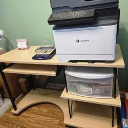Desk with pull out keyboard shelf