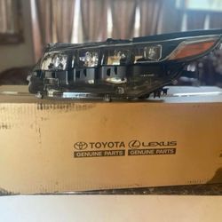 2017-2022 TOYOTA PRIUS PRIME HEADLIGHTS OEM