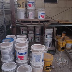 Acrylic buckets, botes