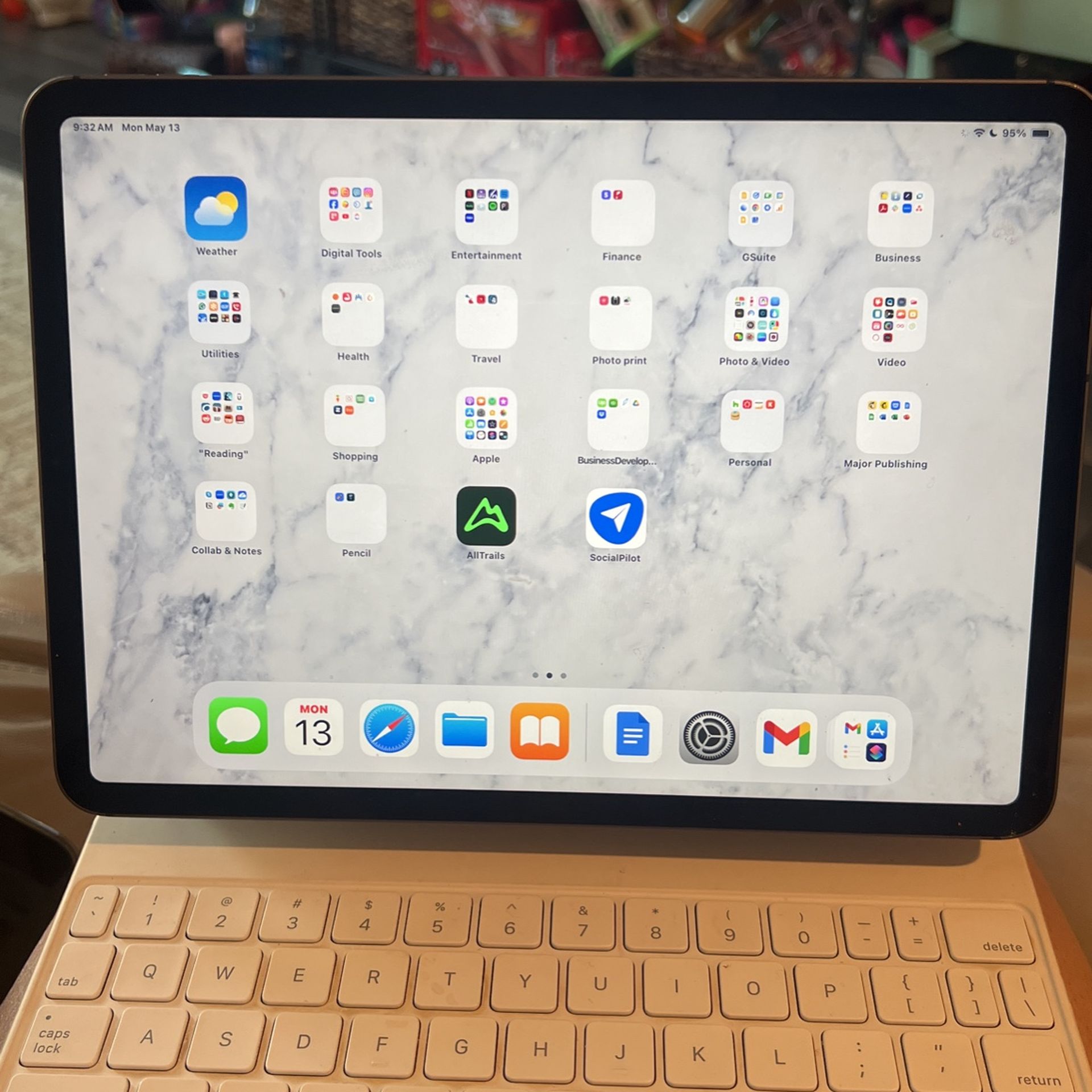 iPad Pro (11 Inch, 2nd Gen) Includes Smart Keyboard