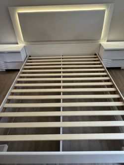 Move Out Sale: Queen Bed and 2 Nightstands