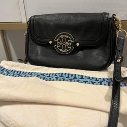 Tory Burch Black Leather Crossbody – Like New