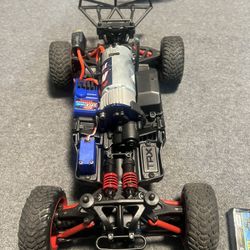 Traxxas 1/16 Slash With Batteries And Extra Parts Truck 