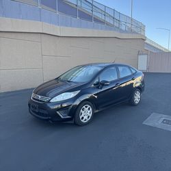 2013 Ford Fiesta HAS MANUAL TRANSMISSION