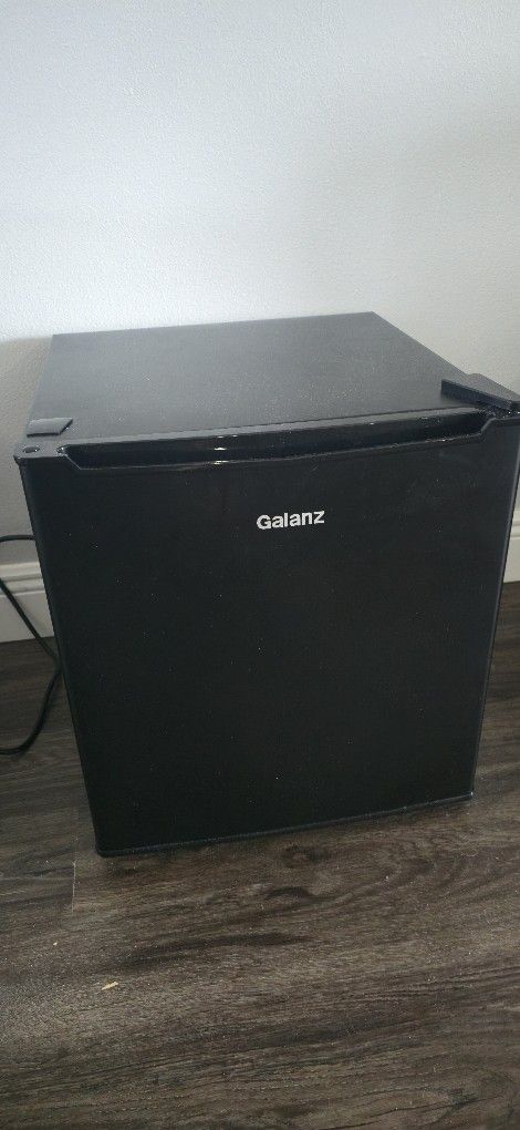 Galanz Mini Fridge