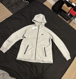 Unworn $50 Grey Nike Tech Youth XL