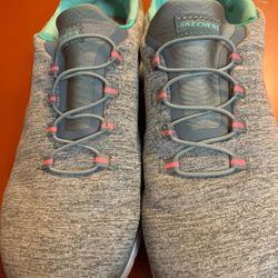 LIKE NEW Skechers Wide Fit Memory Foam Women's shoes size 9