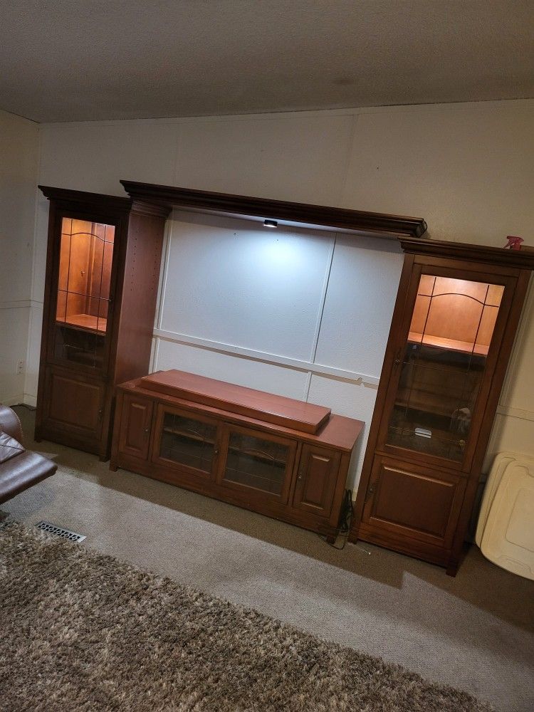Li Ing Room Set And Entertainment Center 