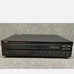 Yamaha Natural Sound CDC-665 Compact 5-Disc CD Changer.