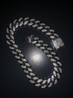 Cuban link choker ** good quality