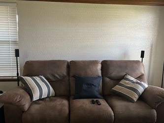 Ashley furniture: 3-seat recliner couch/recliner loveseat w/center console storage & cupholders